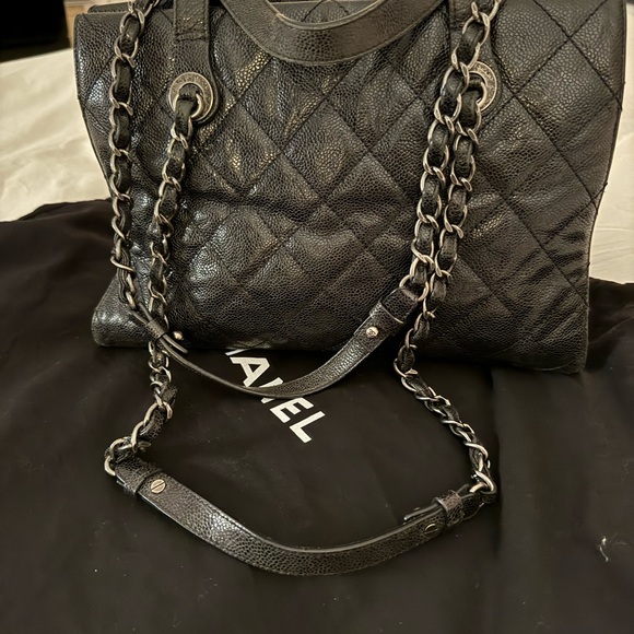 Chanel
CC Crave large Tote Quilted Glazed Caviar - Picture 3 of 16